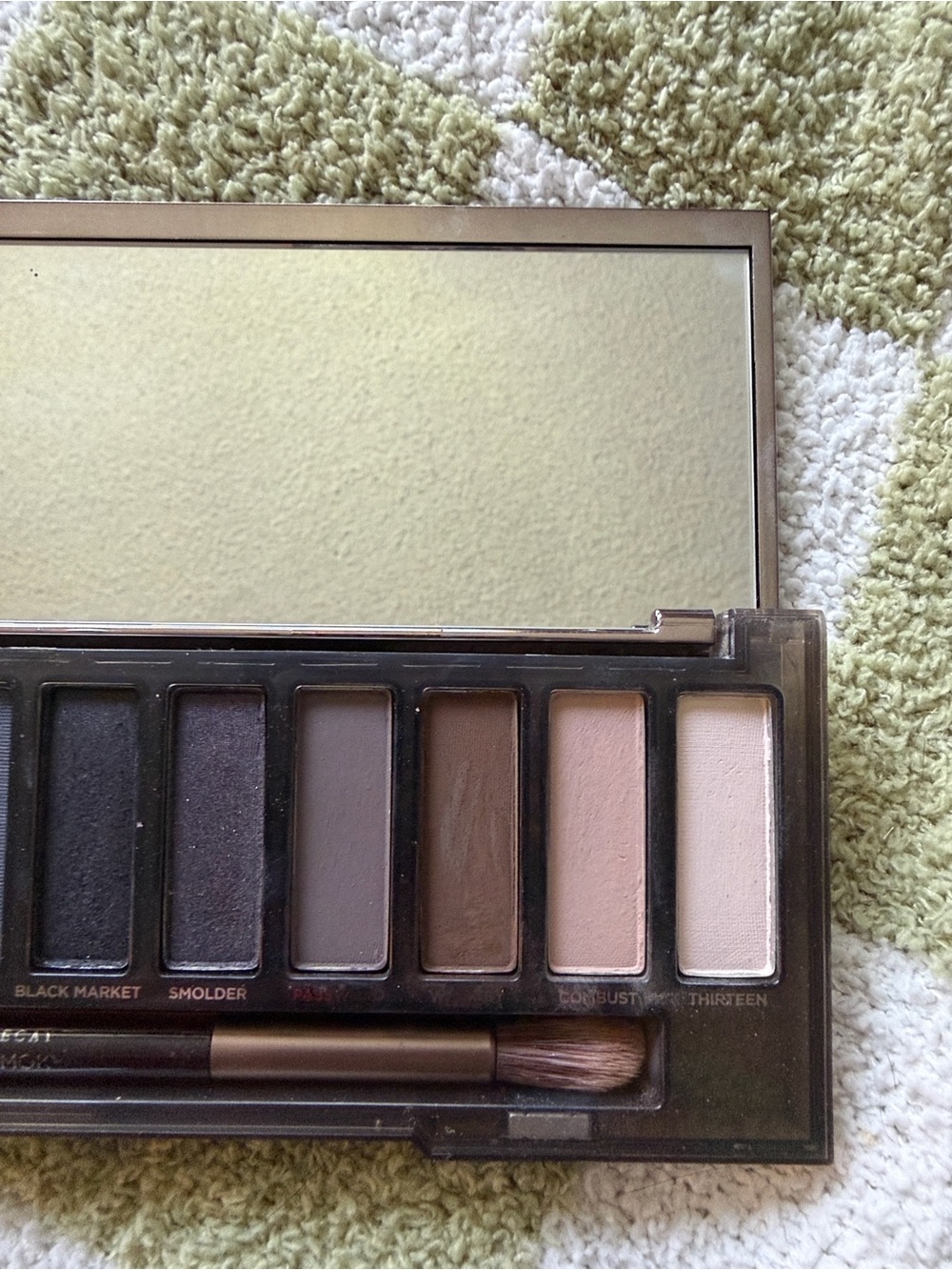 Urban Decay Naked Smoky Eyeshadow Palette - Smoky Taupe & Neutral Brown Tones - Picture 5 of 5